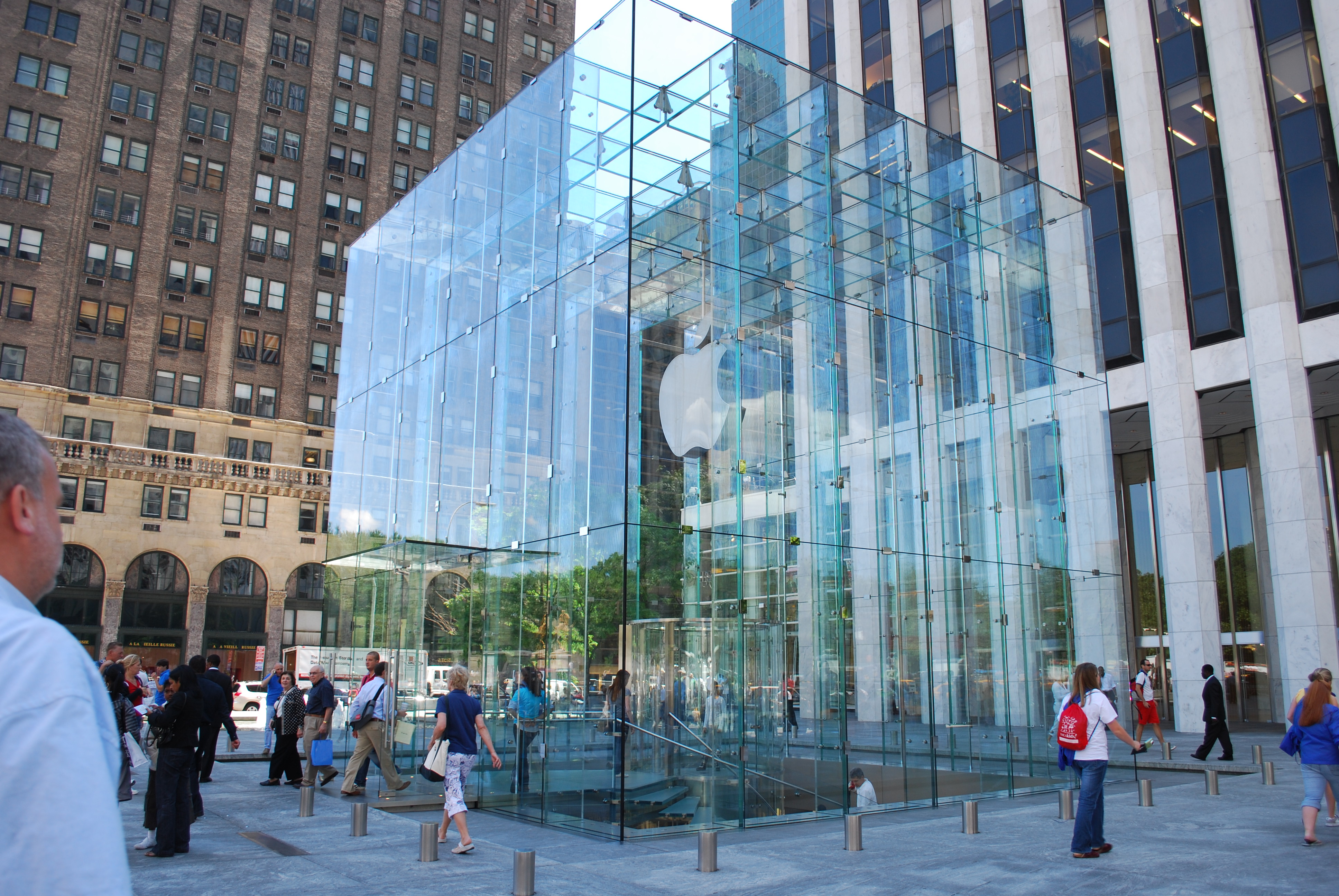 Apple Stores to help iPhone 5 Sales?